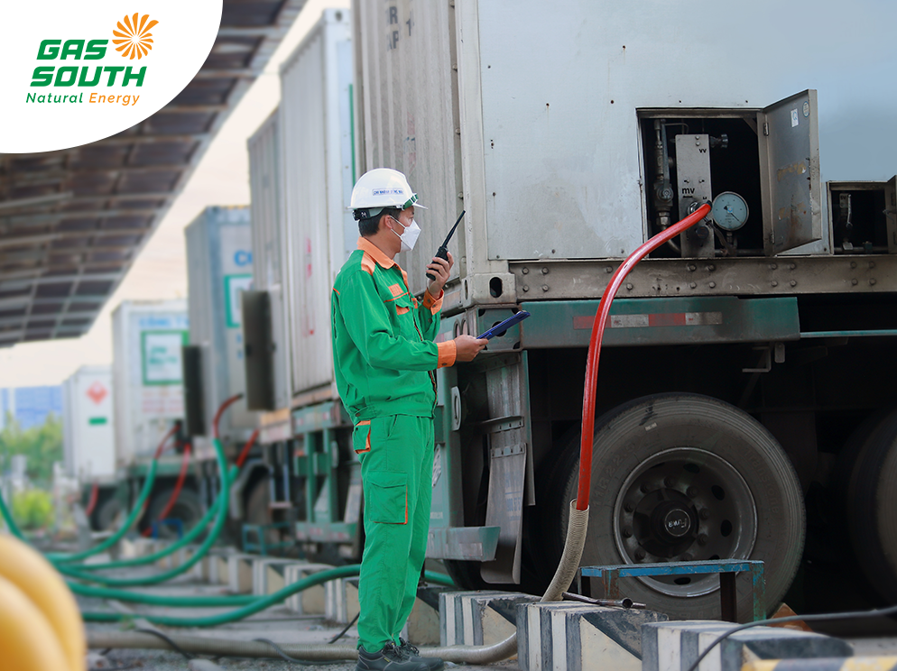Compressed CNG into specialized tanks trucks at CNG My Xuan station