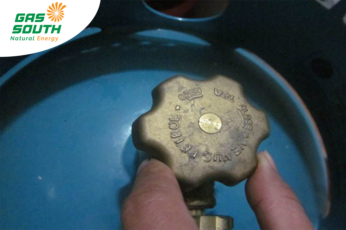 Khóa bình gas sau khi đun nấu sẽ hạn chế hiện tượng bếp gas bị phựt lửa.