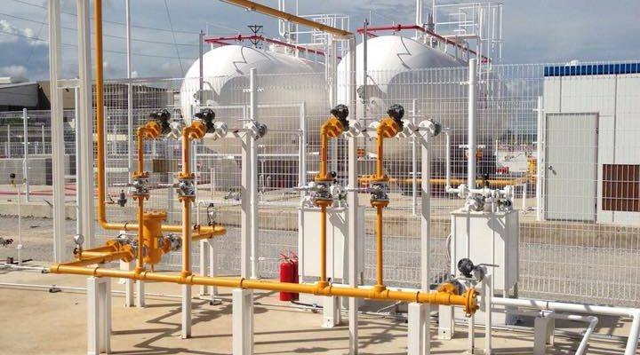 lap-dat-thi-cong-he-thong-gas-bon-lpg-ngoai-troi.jpg
